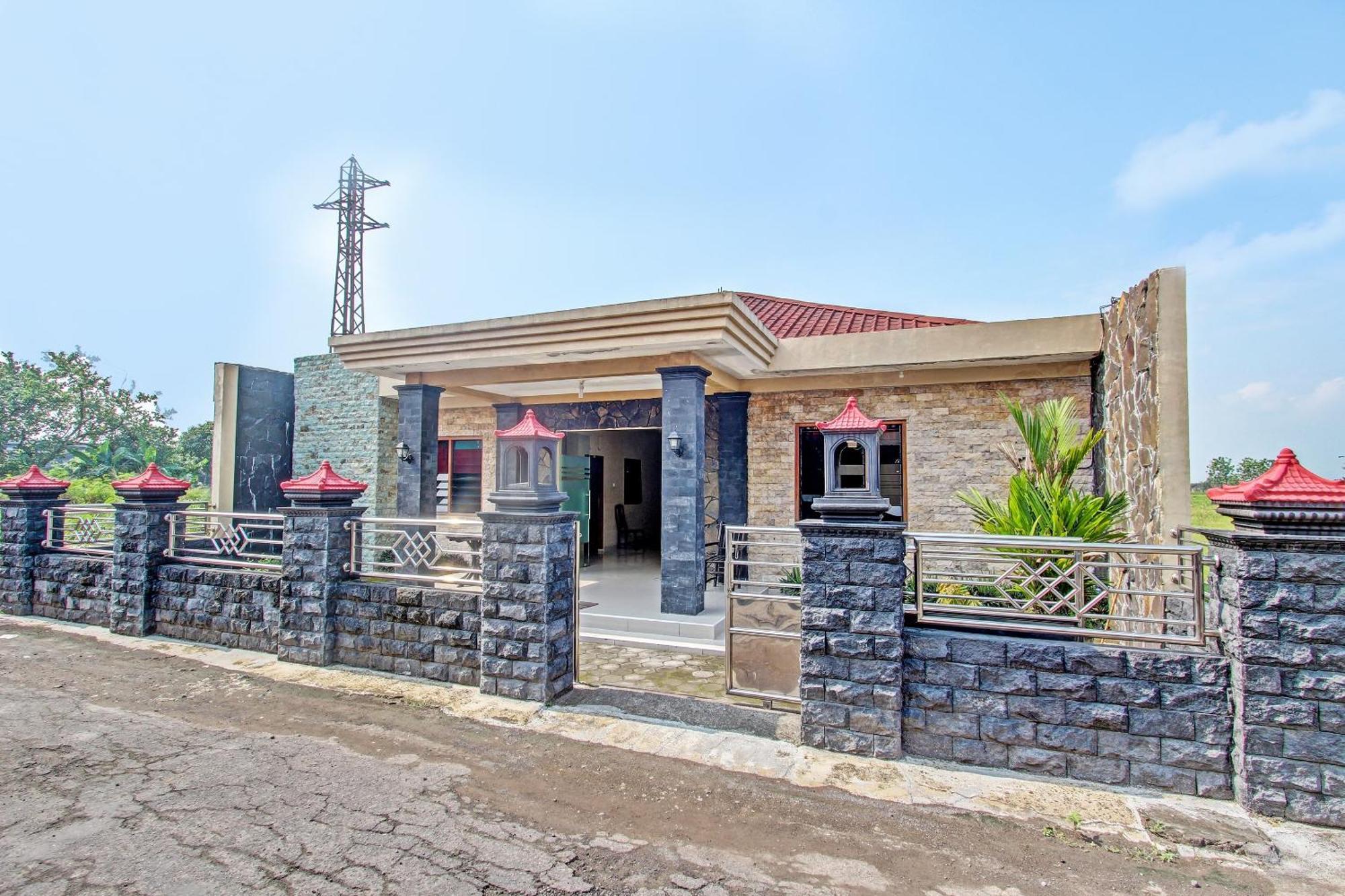 Oyo 91353 Hotel Surya Andesa Klaten エクステリア 写真