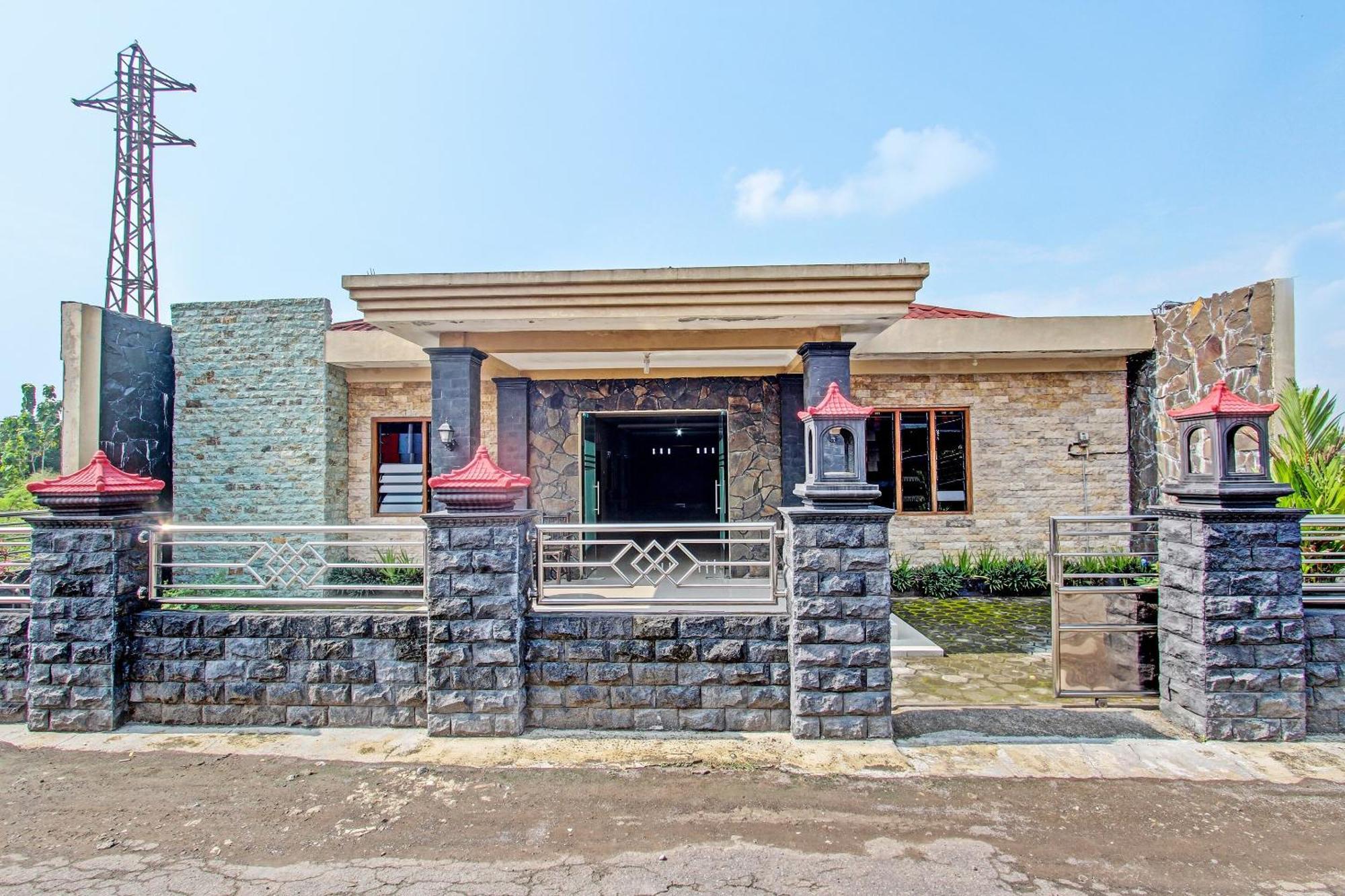 Oyo 91353 Hotel Surya Andesa Klaten エクステリア 写真