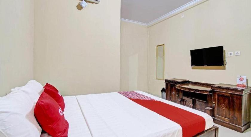 Oyo 91353 Hotel Surya Andesa Klaten エクステリア 写真
