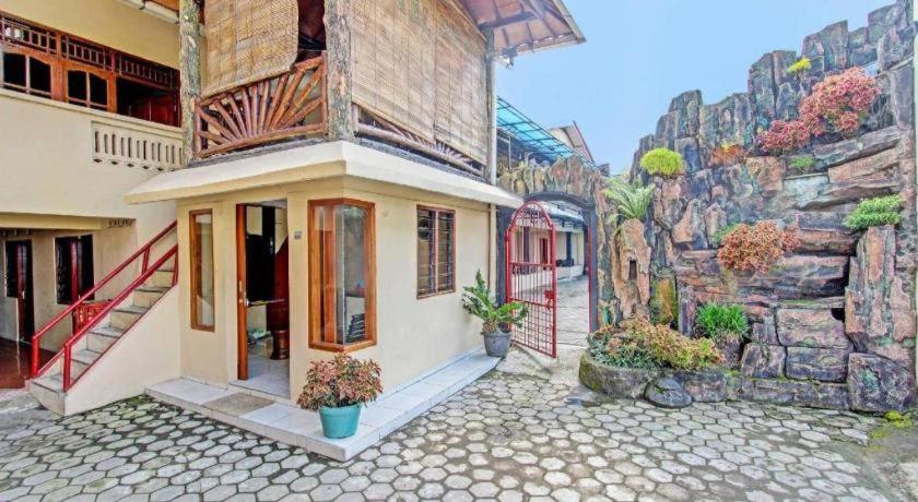 Oyo 91353 Hotel Surya Andesa Klaten エクステリア 写真
