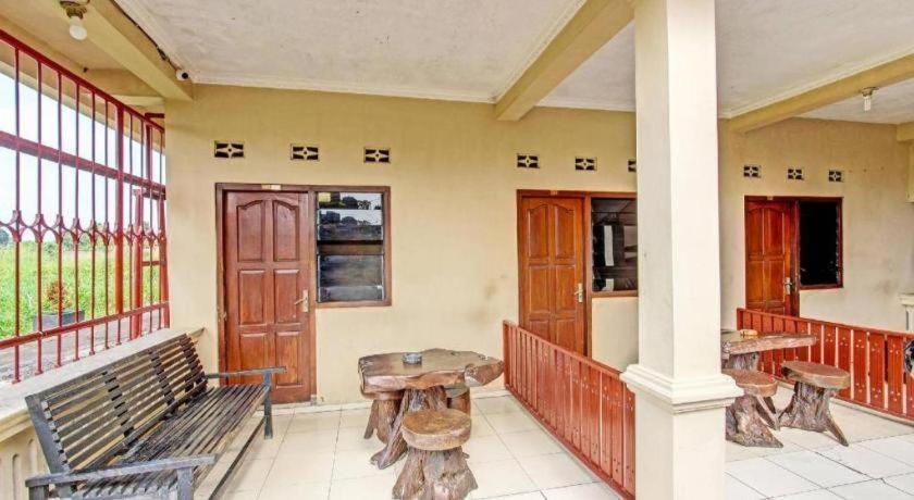 Oyo 91353 Hotel Surya Andesa Klaten エクステリア 写真