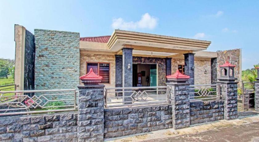 Oyo 91353 Hotel Surya Andesa Klaten エクステリア 写真